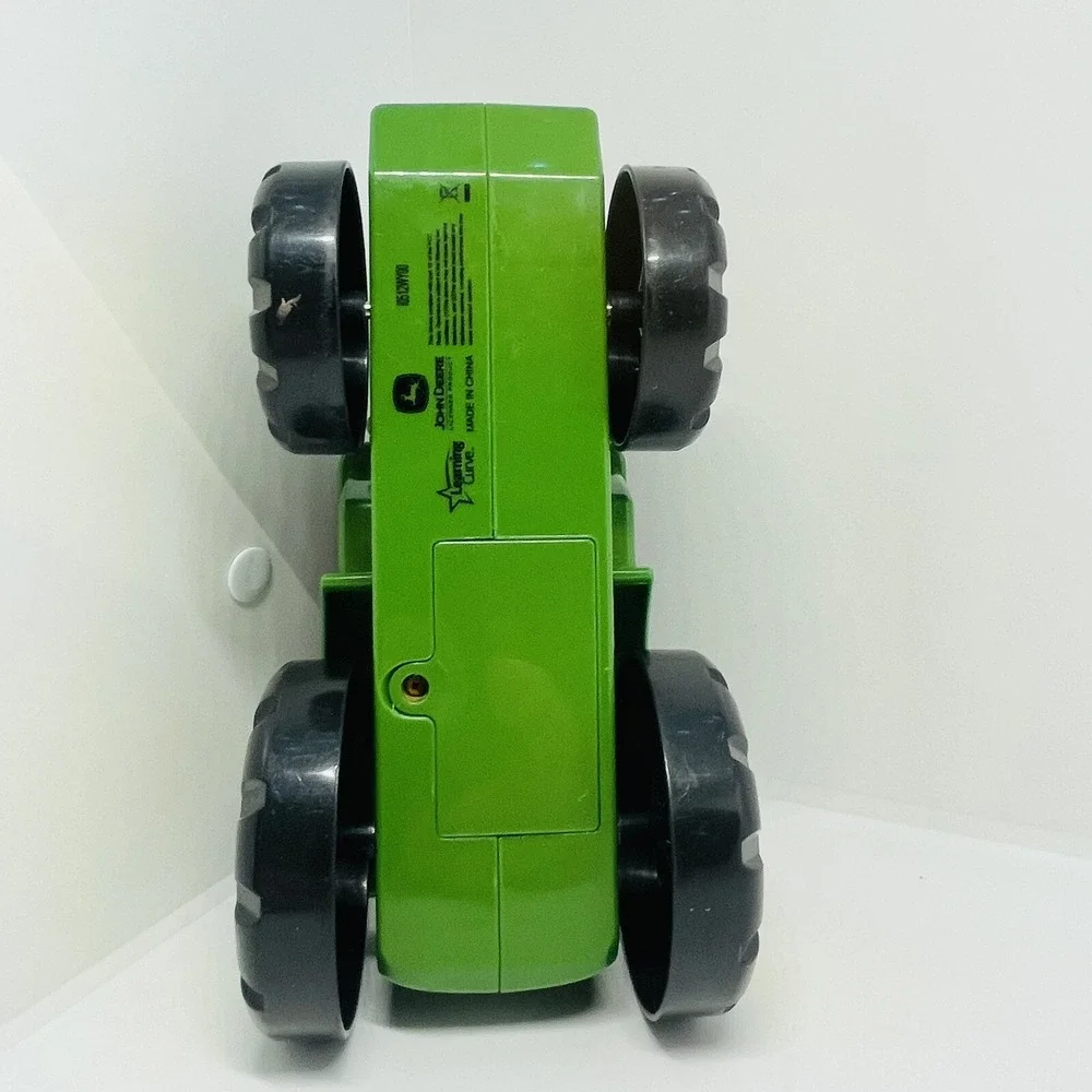 Learning Curve‎ John Deere Green Flashlight Toy Light Sounds Pop Up Hood Rolling